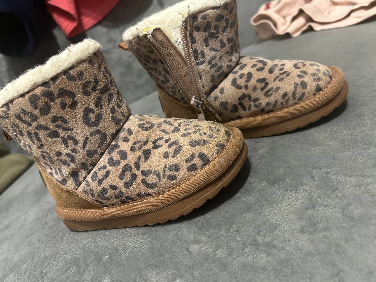 Продам зимние угги 24 размер - частное объявление в Кондратово